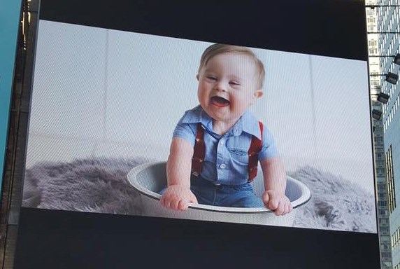 Mama zamolila čelnike OshKosh B'Gosha da njen sin reklamira njihovu odjeću